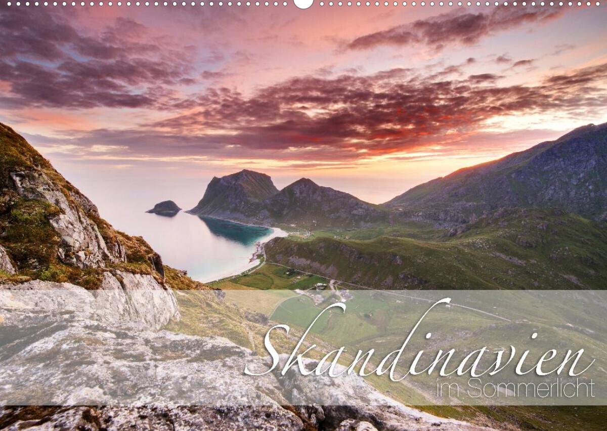 Skandinavien im SommerlichtCH-Version  (Wandkalender 2022 DIN A2 quer)